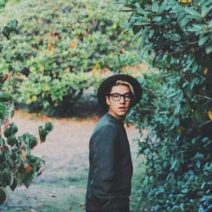 Meet your Posher, Tom-aye